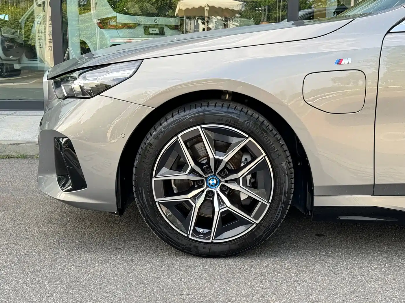 BMW i5 2024 2024 eDrive 35L Premium Model M Sport Package