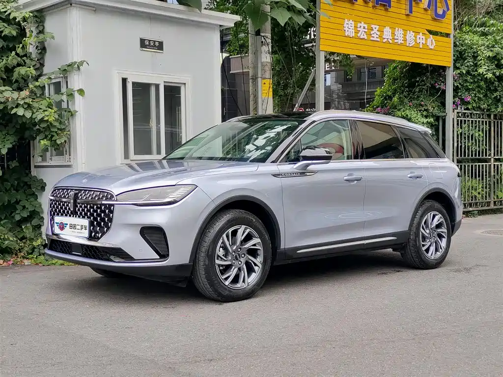 2025 Lincoln Adventurer