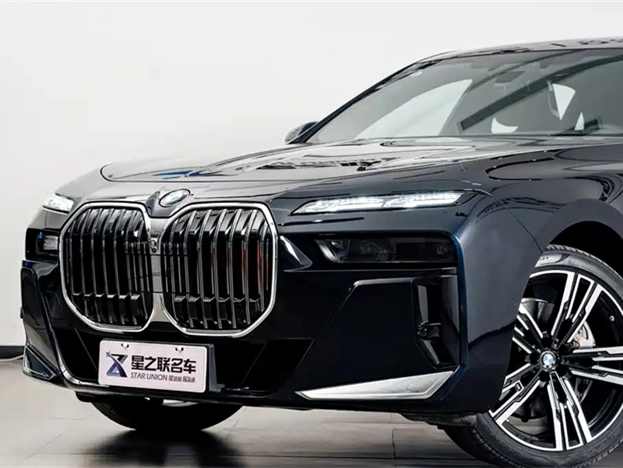 BMW 7 Series 2023 740Li Exclusive M Sport Package фото 4