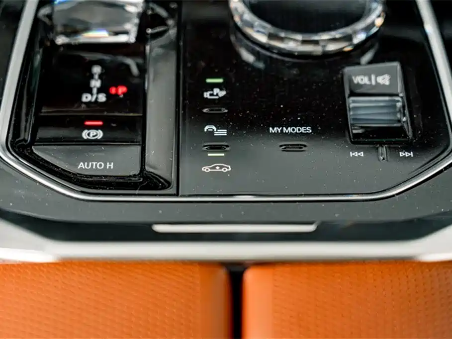 BMW 7 Series 2023 740Li Exclusive M Sport Package фото 18