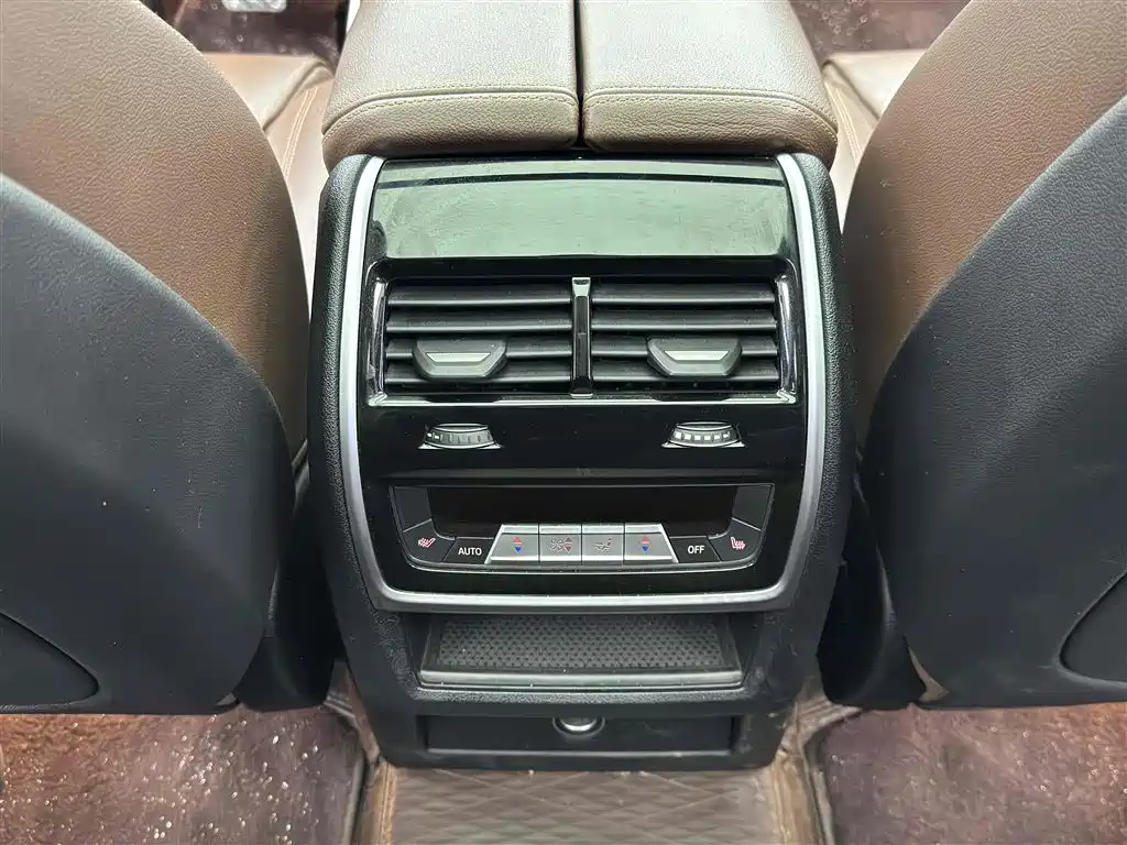 BMW X5 (Import) 2019 xDrive40i Exclusive M Sport Package фото 11