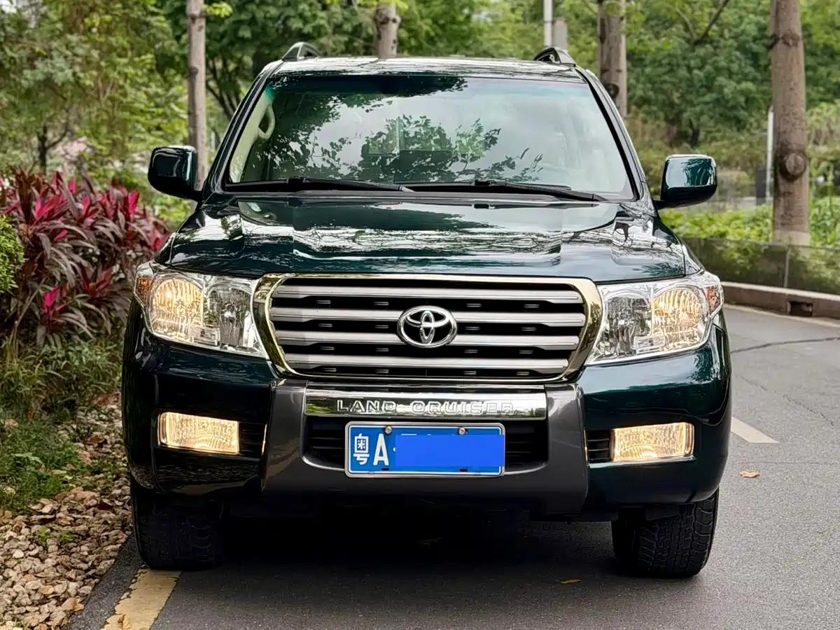 Toyota Land Cruiser 2010 Model 4.0L Automatic VX фото 2