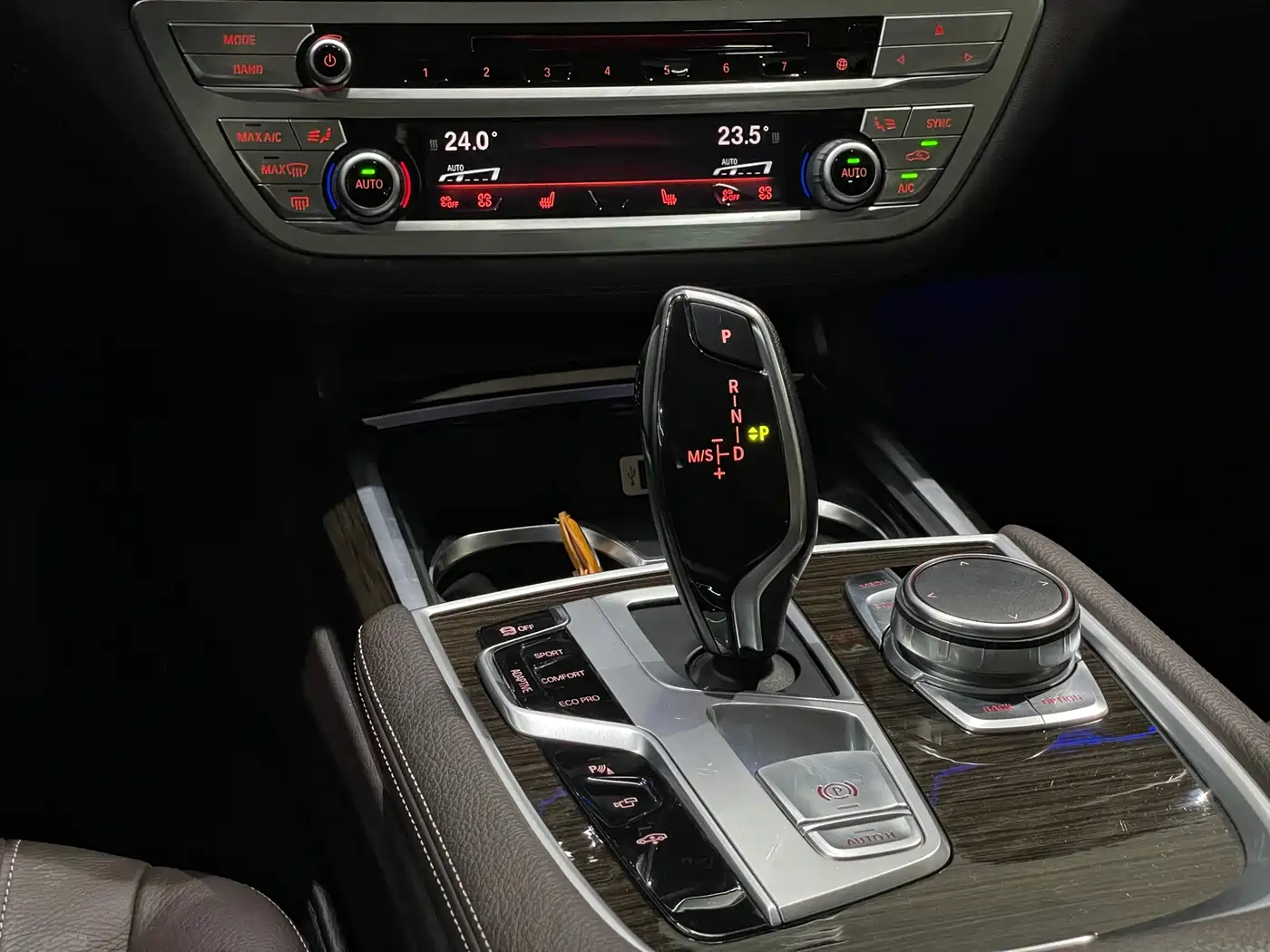 BMW 7 Series 2016 730Li Leading фото 19