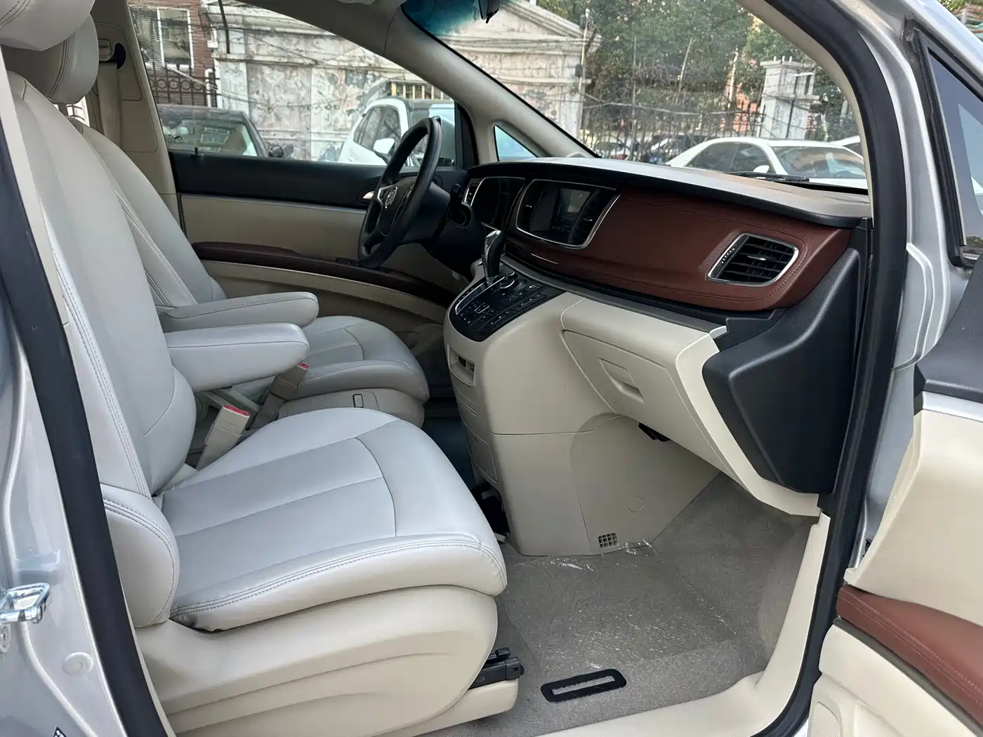 Buick GL8 2018 28T Comfort China VI фото 26