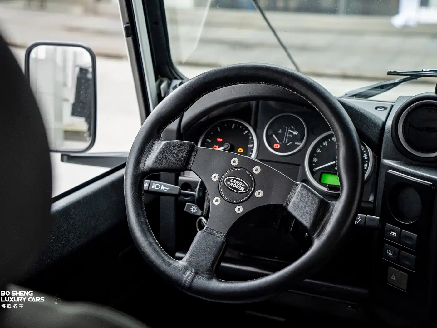 Land Rover Defender фото 7