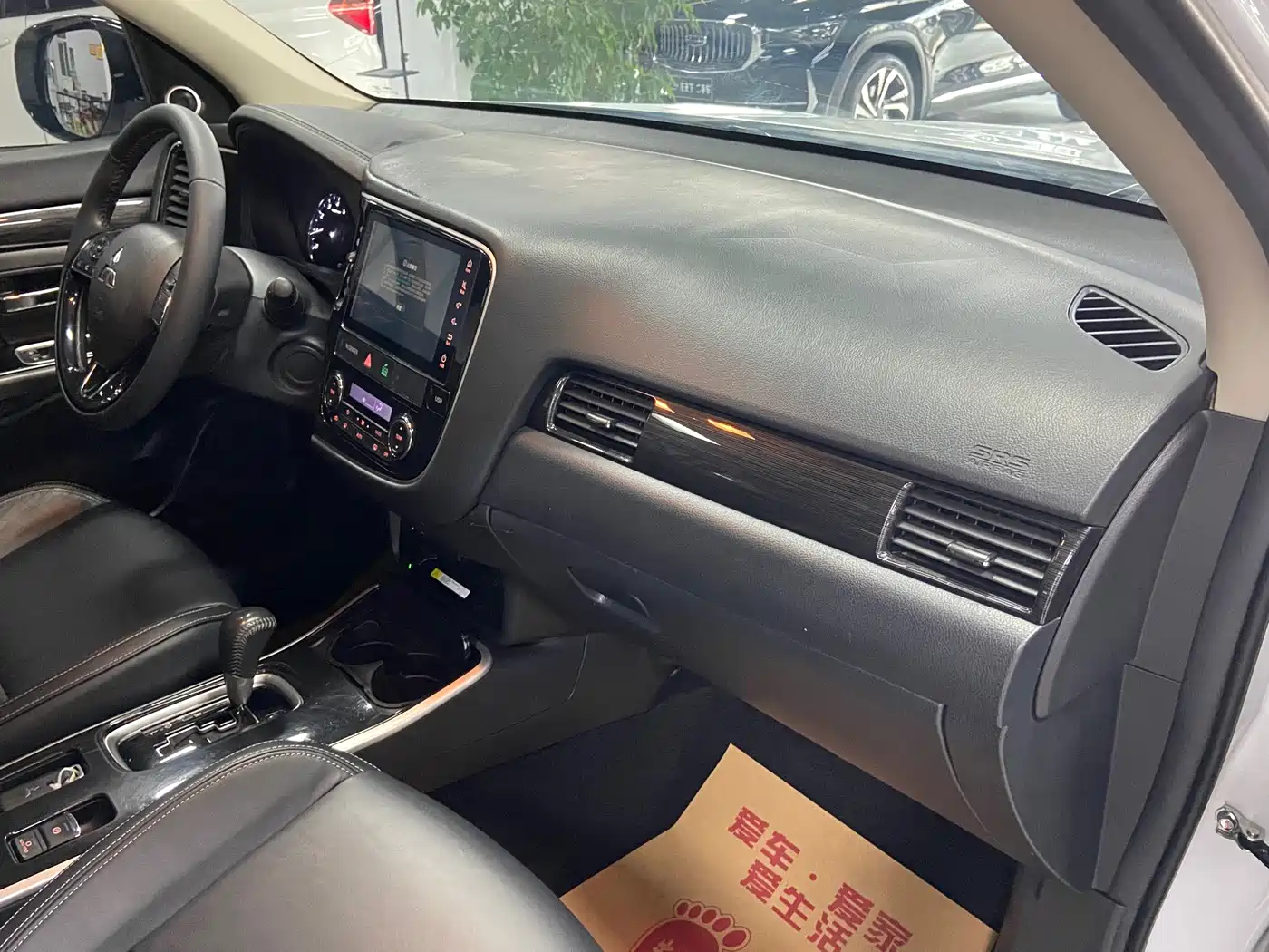 Mitsubishi Outlander 2020 2.0L 2WD Premium 5-seater фото 16