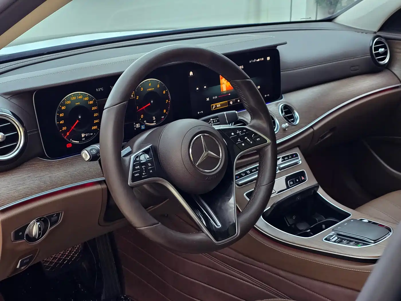 MERCEDES-BENZ E CLASS