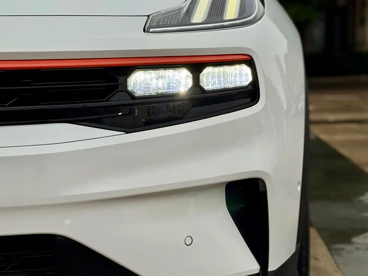 Lynk & Co 06 2020 1.5T Halo фото 12
