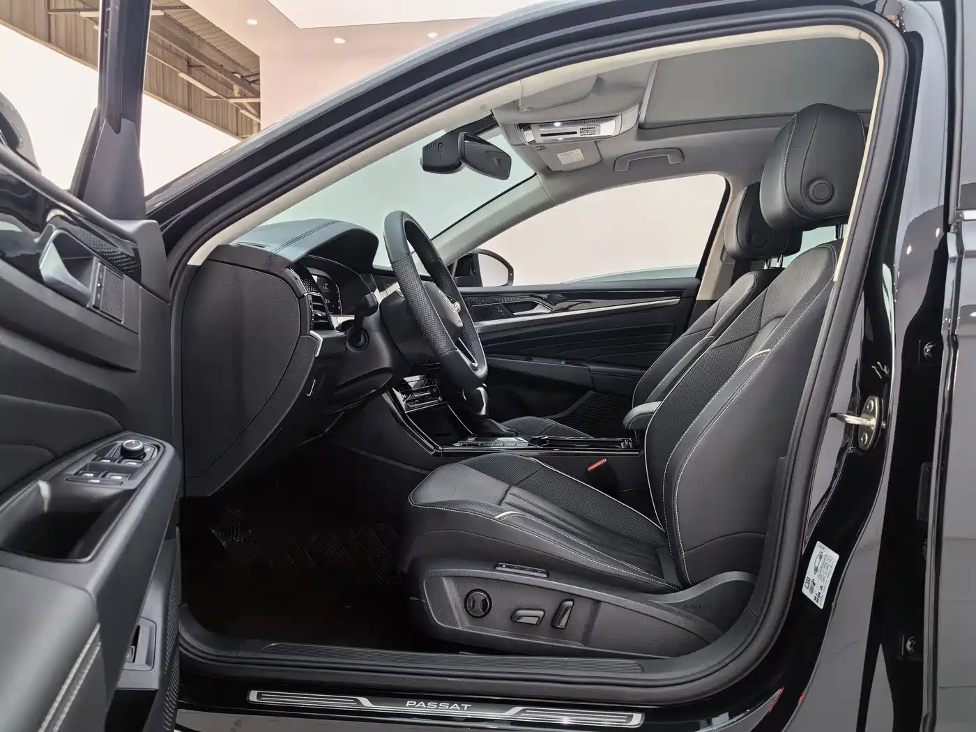 Volkswagen Passat 2024 330TSI Elite Edition фото 4