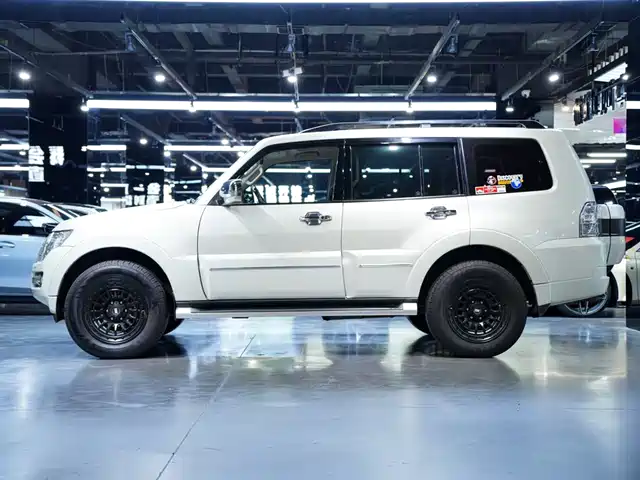 Mitsubishi Pajero (Import) — фото 3