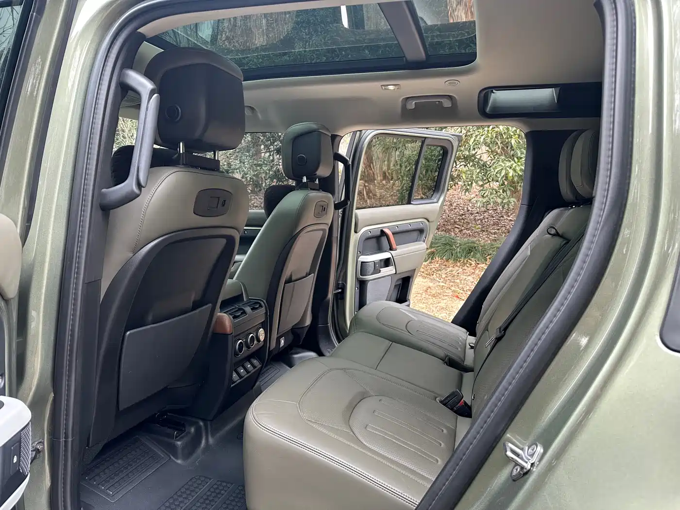 Land Rover Defender 2020 Model 110 P400 HSE фото 13