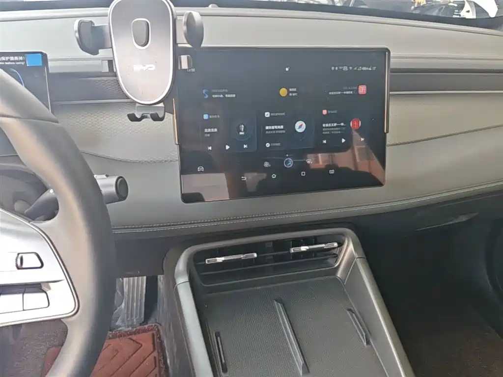 BYD Qin PLUS 2025 DM-i Smart Drive 55KM Leader фото 13