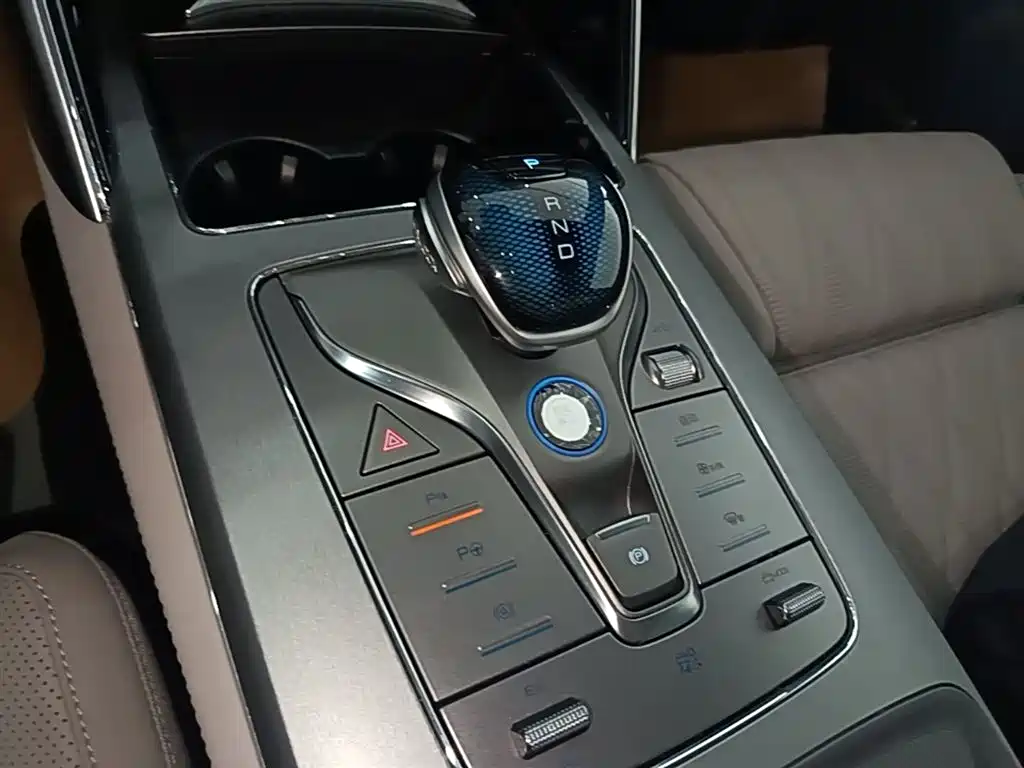 BYD Tang New Energy 2025 Smart Driving Edition DM-i 115KM Flagship фото 14