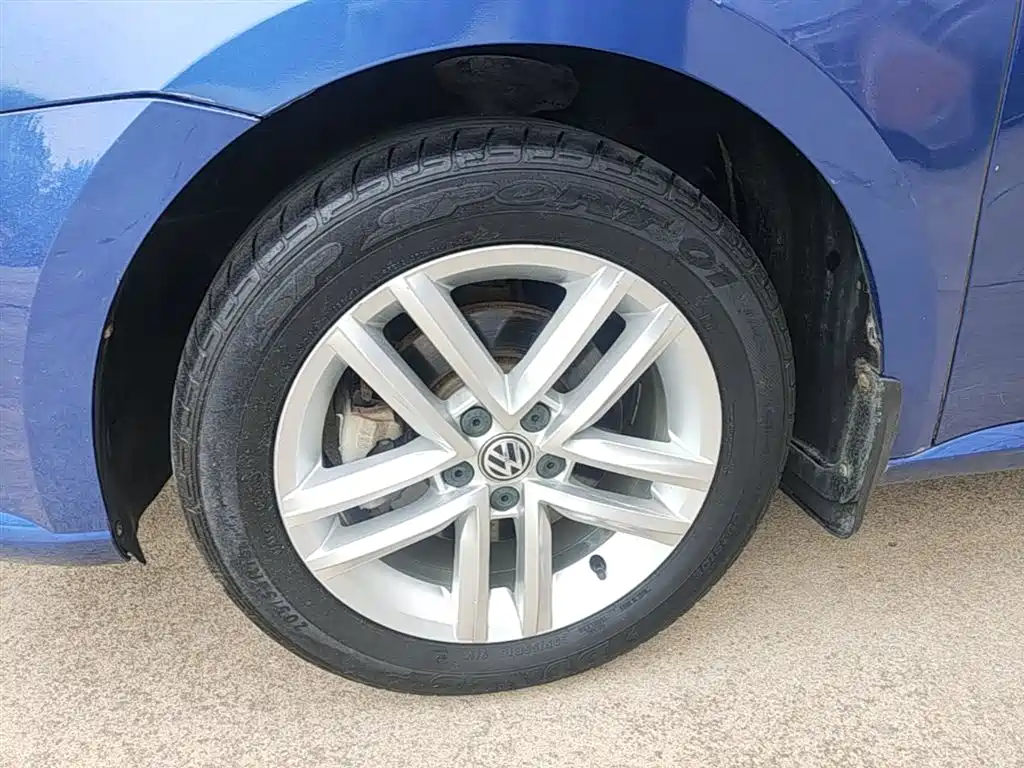Volkswagen Lavida Tour 2015 1.6L Automatic Comfort Edition фото 23