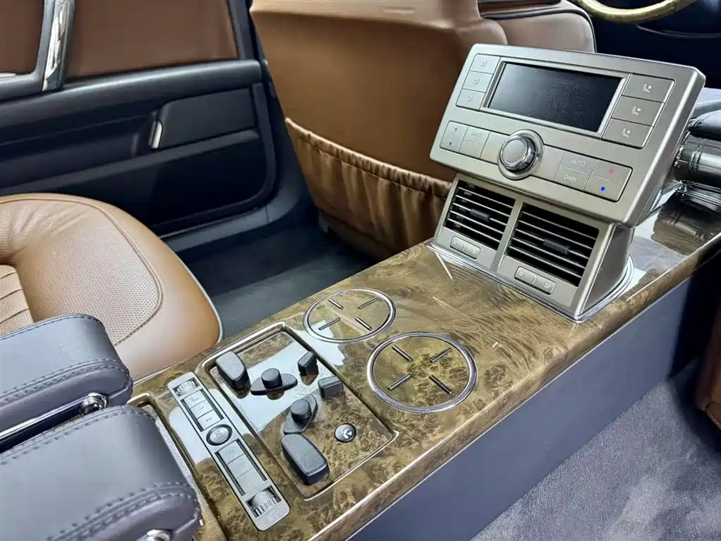 Volkswagen Phaeton 2012 3.6L Premium Custom фото 21