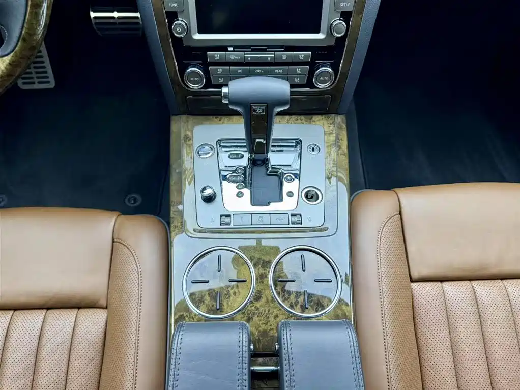 Volkswagen Phaeton 2012 3.6L Premium Custom фото 14