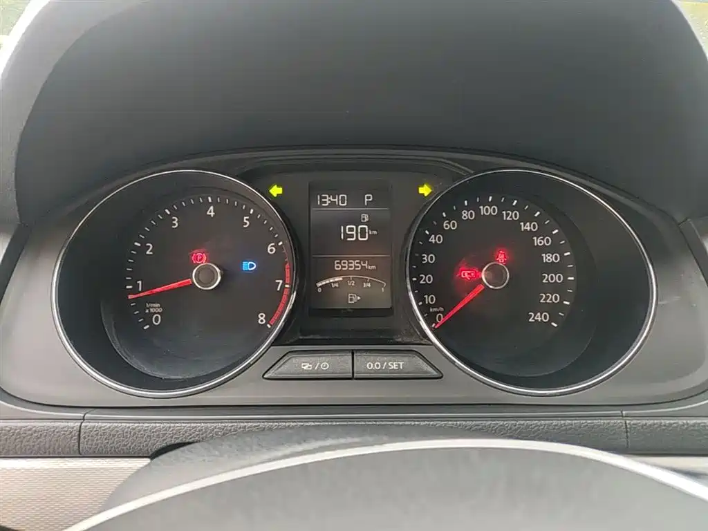 Volkswagen Lavida Tour 2015 1.6L Automatic Comfort Edition фото 12
