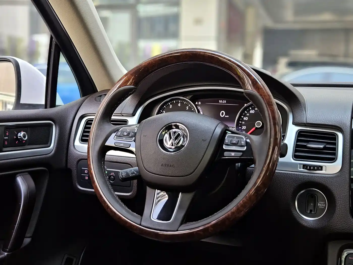 Volkswagen Touareg 2011 3.0TSI Premium фото 14