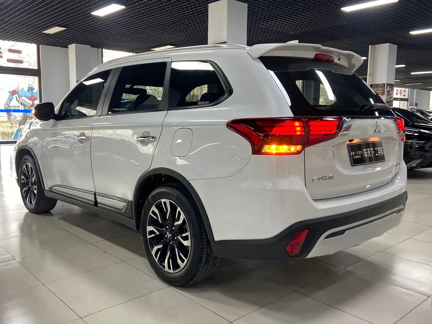Mitsubishi Outlander 2020 2.0L 2WD Premium 5-seater фото 4