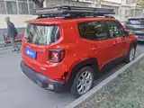 Photo 3 - Jeep Renegade