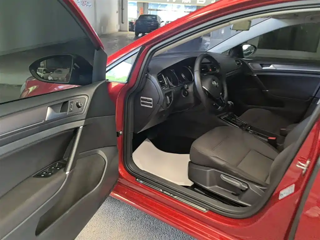 Volkswagen Golf 2017 230TSI Auto Comfort Millionth Anniversary Edition фото 16
