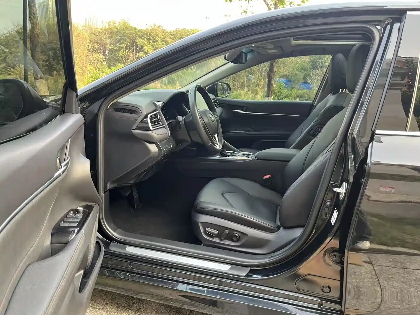 Toyota Camry 2021 2.5G Luxury Edition фото 10