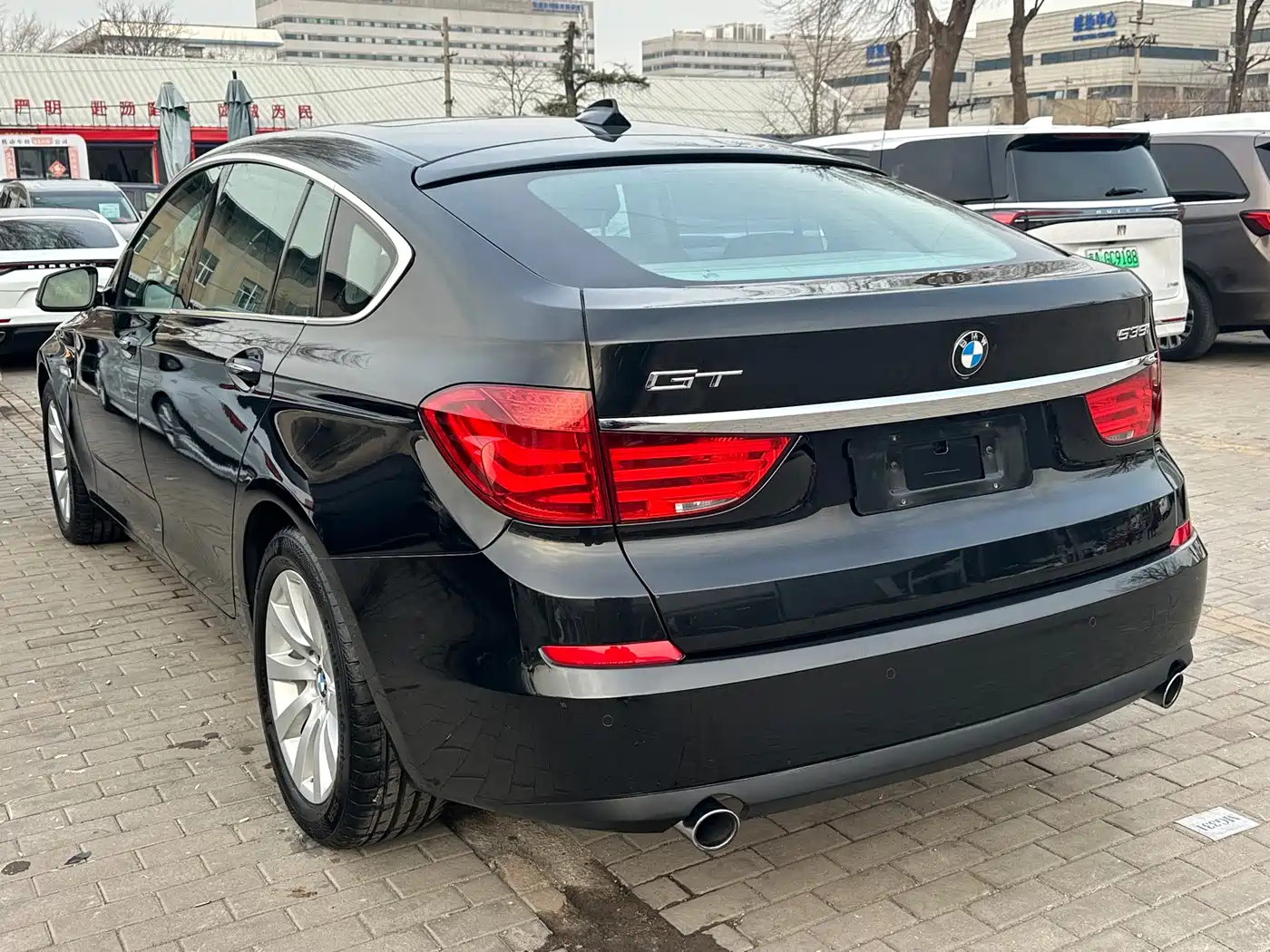 BMW 5 Series GT 2011 535i xDrive Luxury Model фото 15