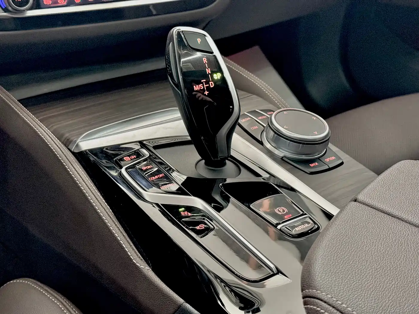 BMW 5 Series 2021 530Li Premium Luxury Package фото 14