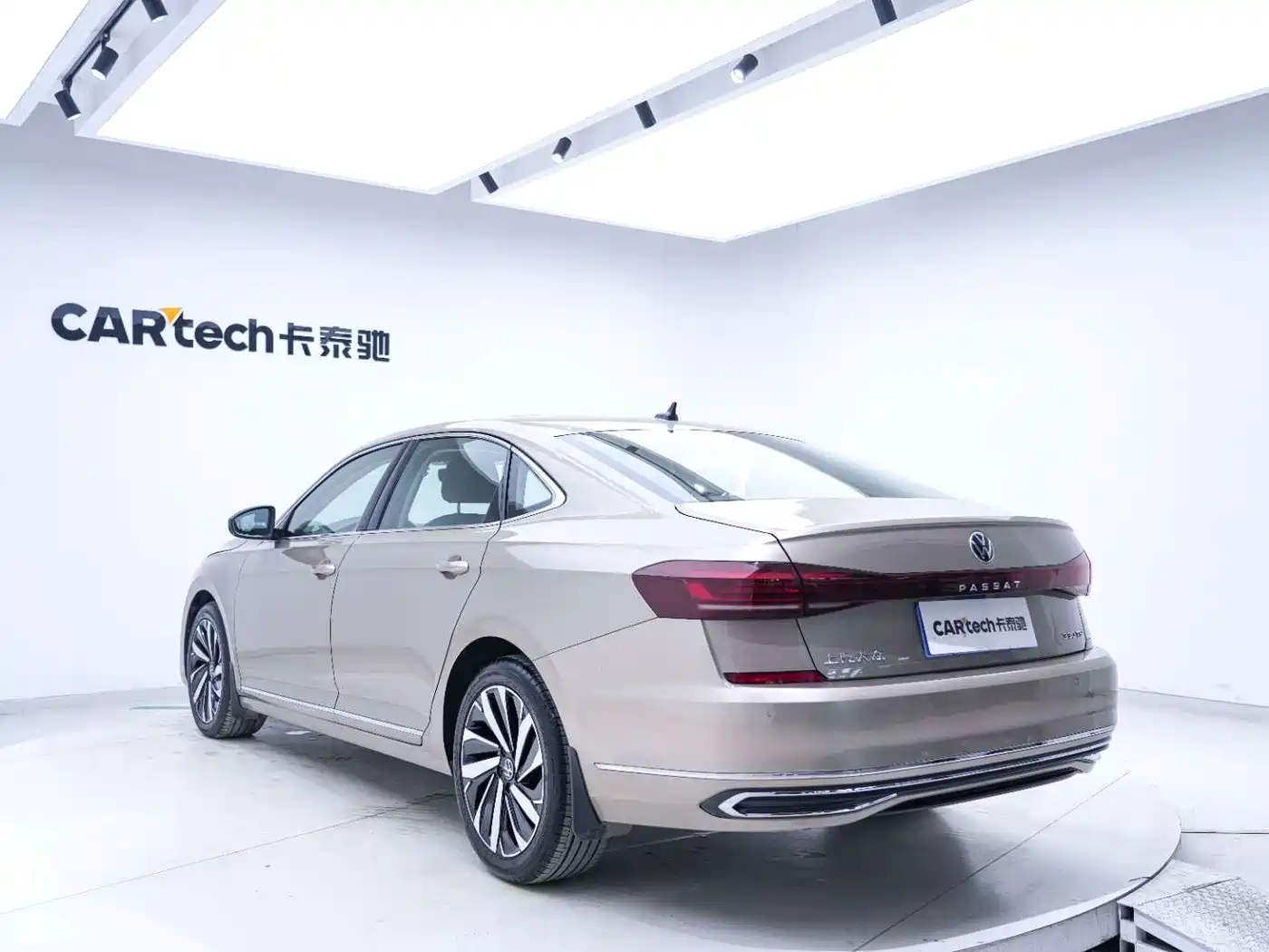 Volkswagen Passat 2022 330TSI Starlight Elite Edition фото 17