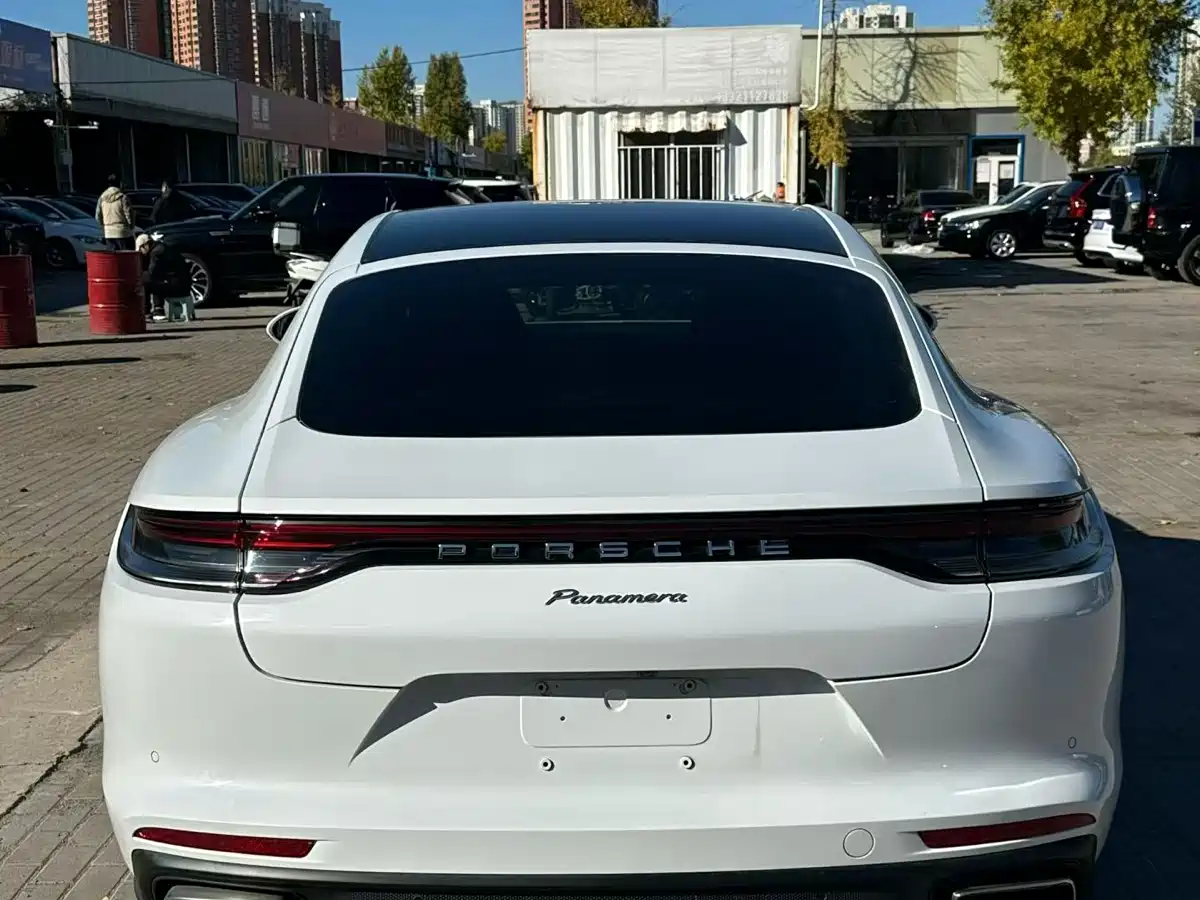 PORSCHE PANAMERA