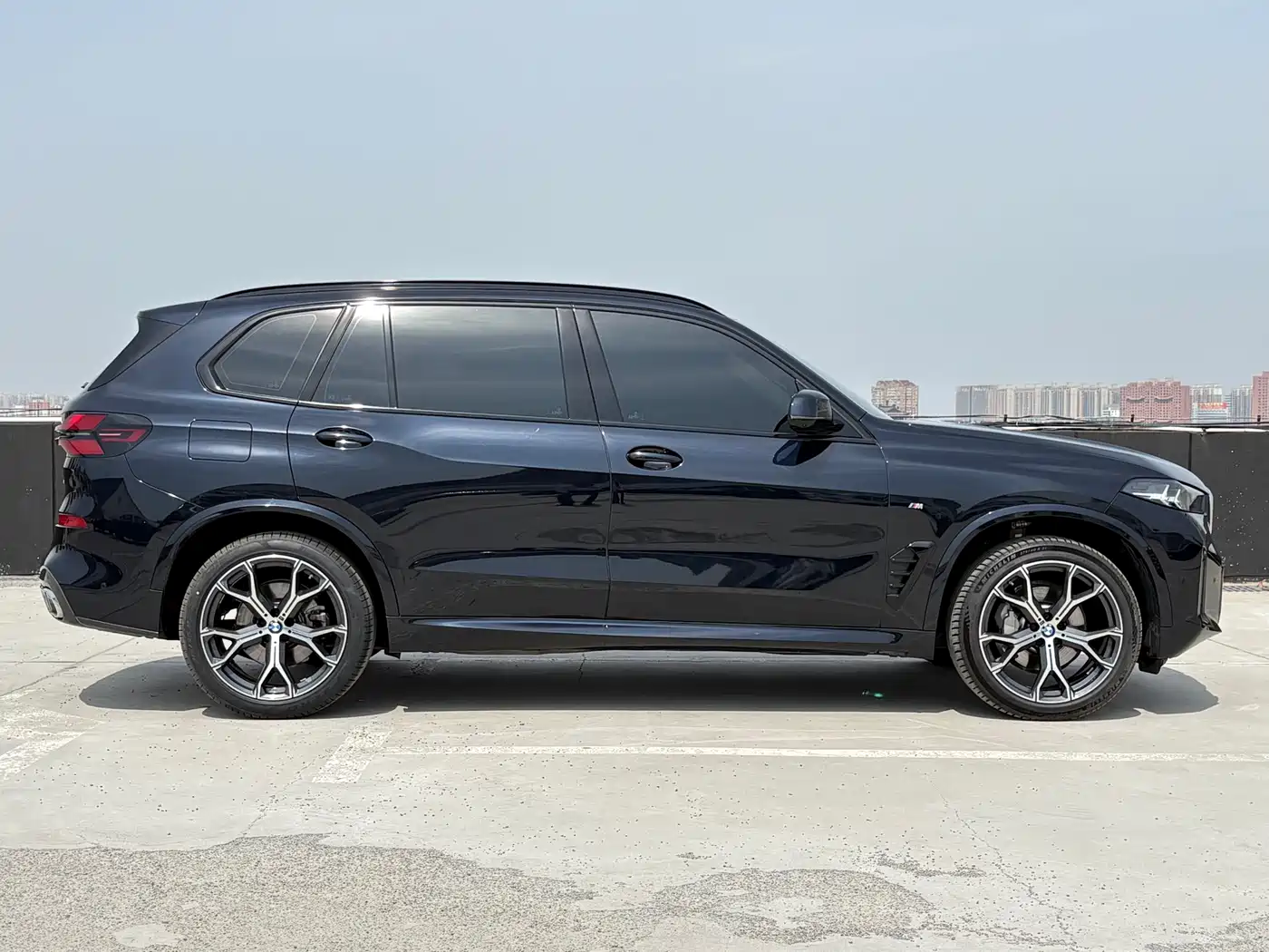 BMW X5 2025 Model xDrive 30Li Exclusive M Sport Blackout Package фото 12