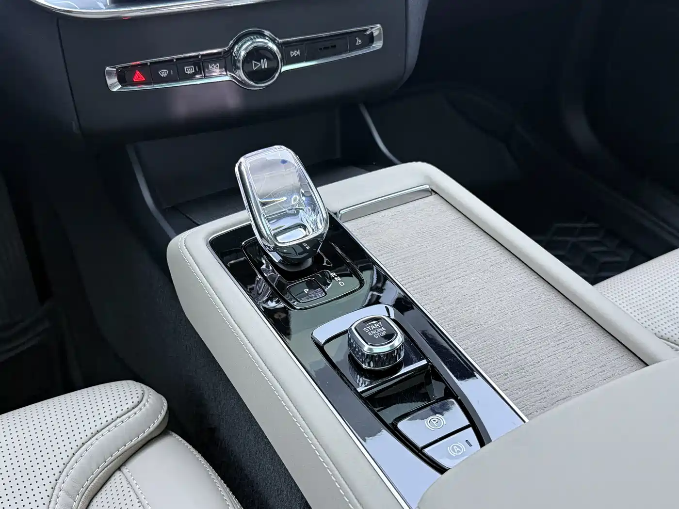 Volvo XC90 Plug-in Hybrid 2025 2025 Facelift T8 Smart Premium Luxury 7-seater