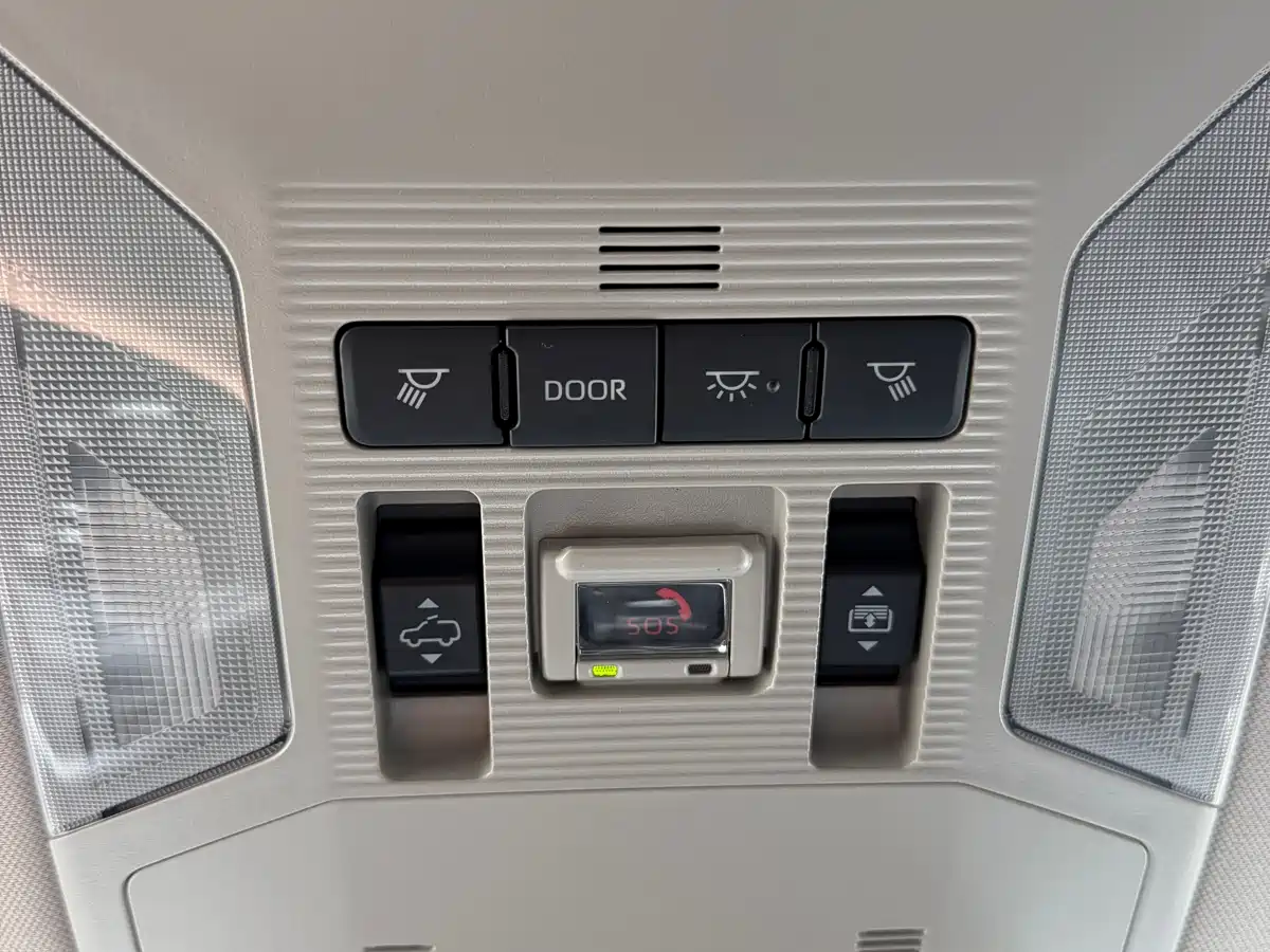 Toyota Wildlander 2023 Hybrid 2.5L E-CVT AWD Premium Edition фото 21