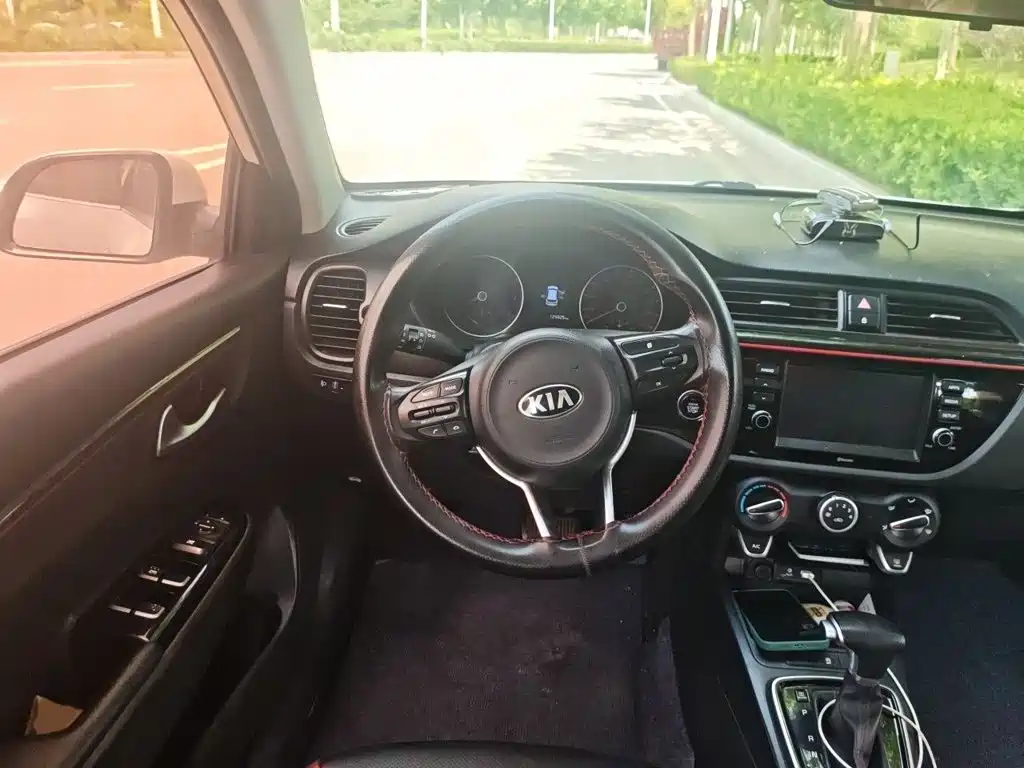 Kia KX CROSS 2018 2017 1.4L AT GLS
