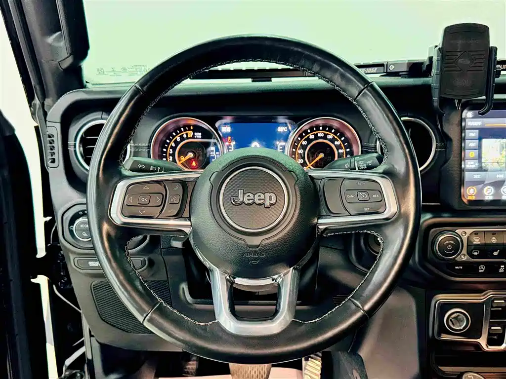 Фото 14 - Jeep Gladiator