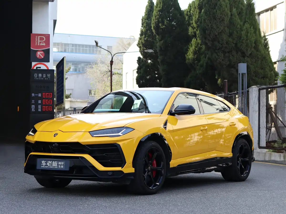 Фото 1 - Lamborghini Urus