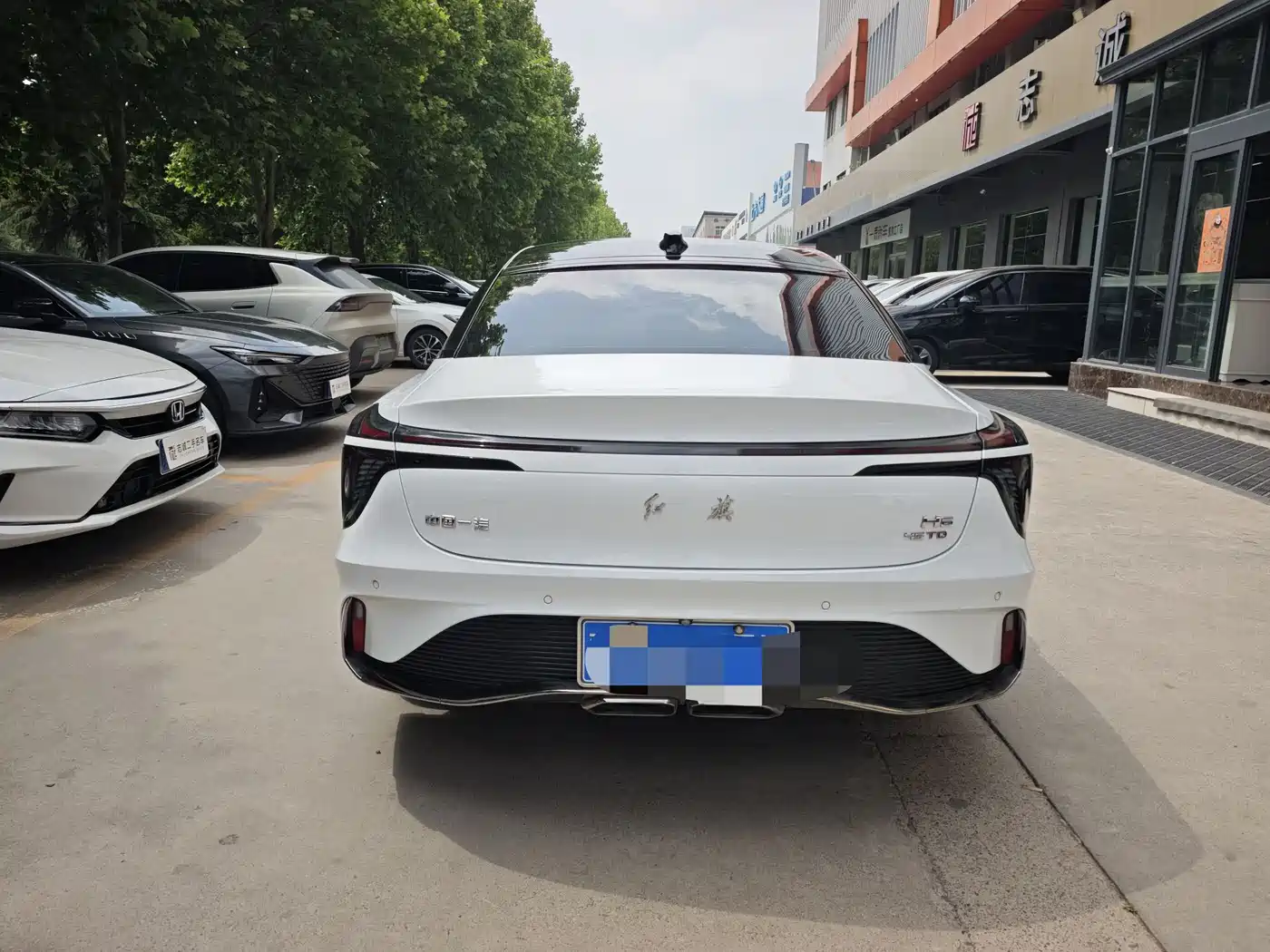 Hongqi H6 2024 Model 2.0T Fashion Edition фото 3