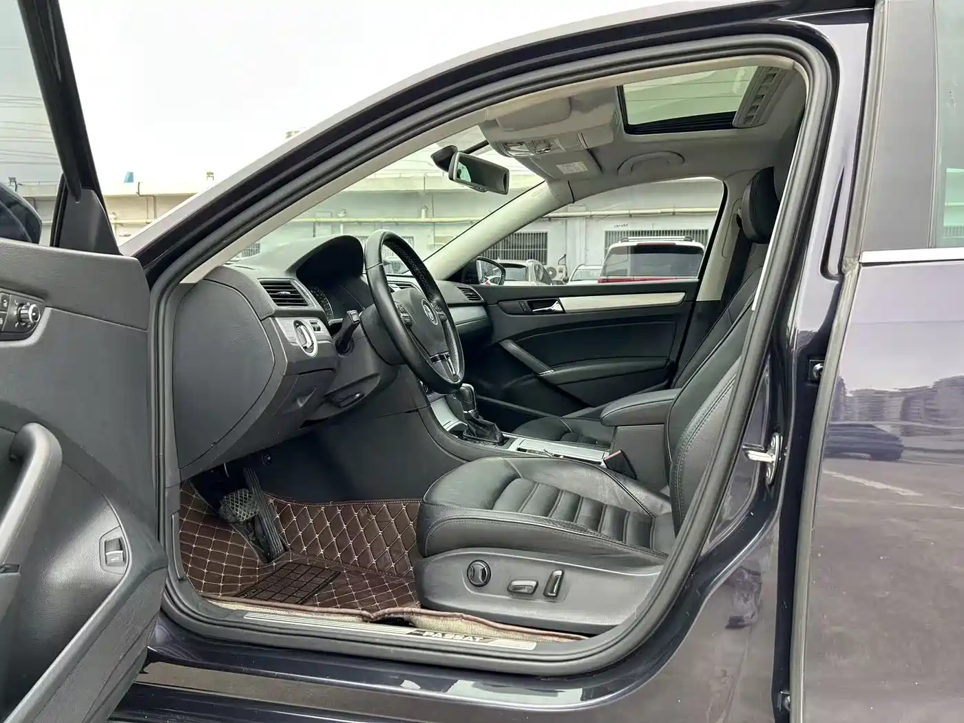 Volkswagen Passat 2014 1.8TSI DSG Executive Edition фото 4