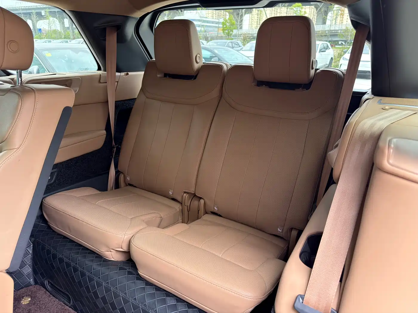 Land Rover Range Rover 2023 3.0 L6 400PS Golden Age 7-Seater Long Wheelbase фото 17