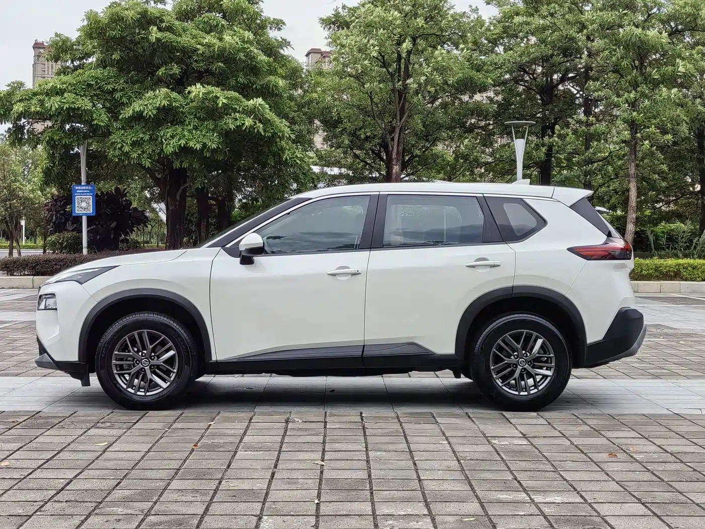 Photo 4 - Nissan X-Trail