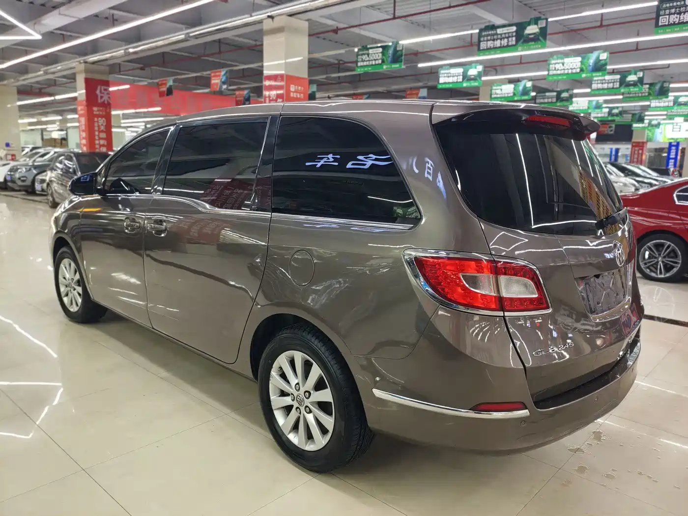 Photo 7 - Buick GL8