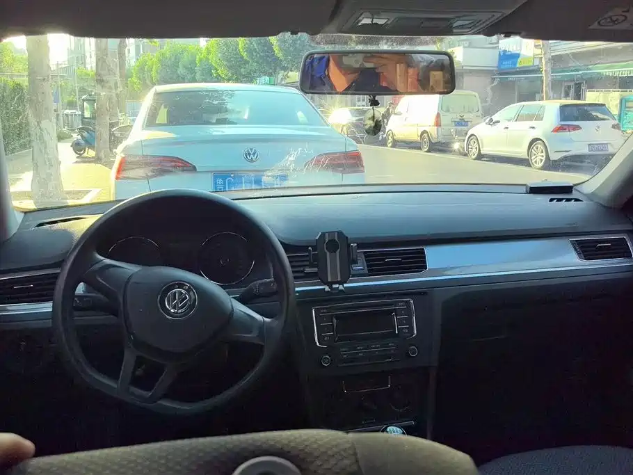 Volkswagen Bora 2017 1.6L Manual Fashion Edition фото 12
