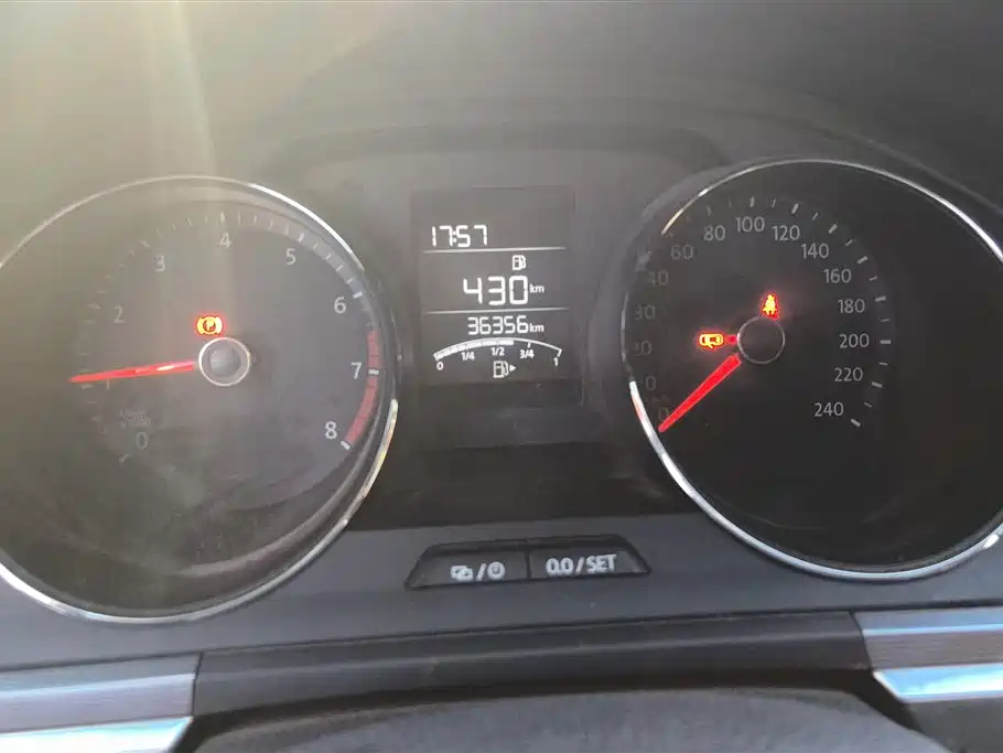 Volkswagen Bora 2017 1.6L Manual Fashion Edition фото 14