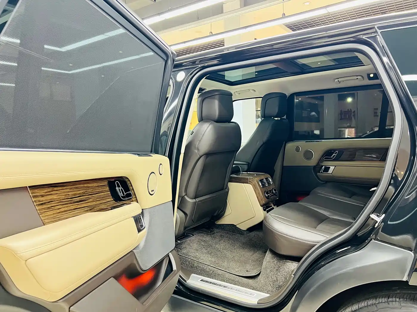 Land Rover Range Rover 2018 3.0 SC V6 Vogue Heritage Extended Edition фото 7