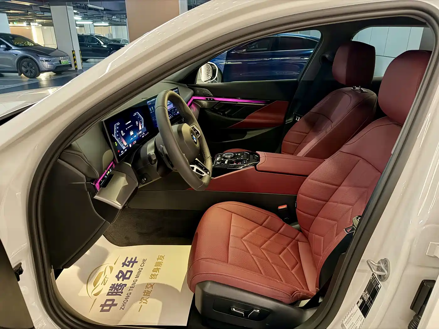 BMW 5 Series 2025 530Li Leading M Sport Package фото 9