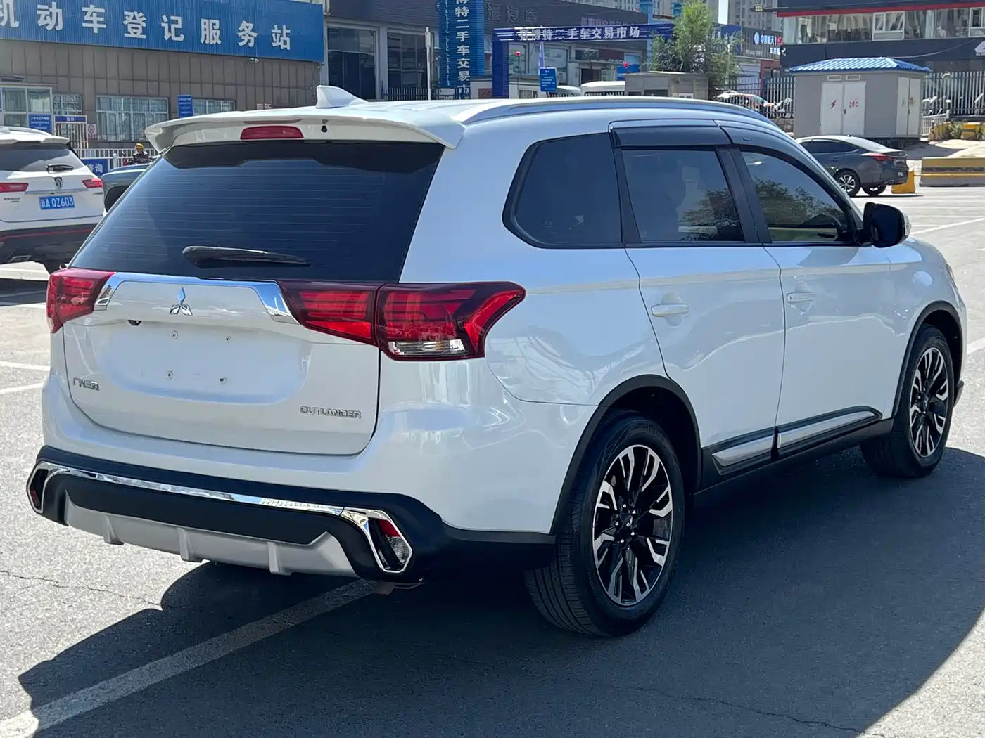 MITSUBISHI OUTLANDER
