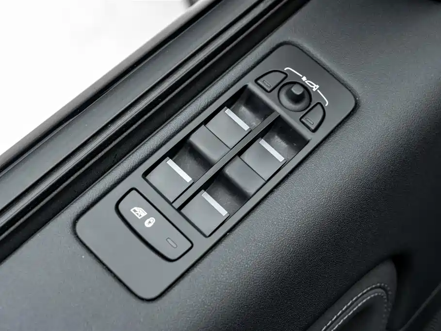 Land Rover Discovery Sport 2024 Performance Technology Edition фото 13