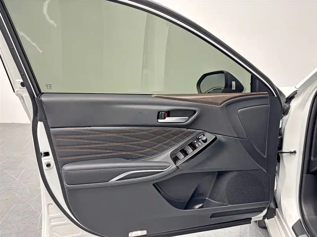 Toyota Avalon 2024 Model Hybrid 2.0L Prestige Edition фото 12