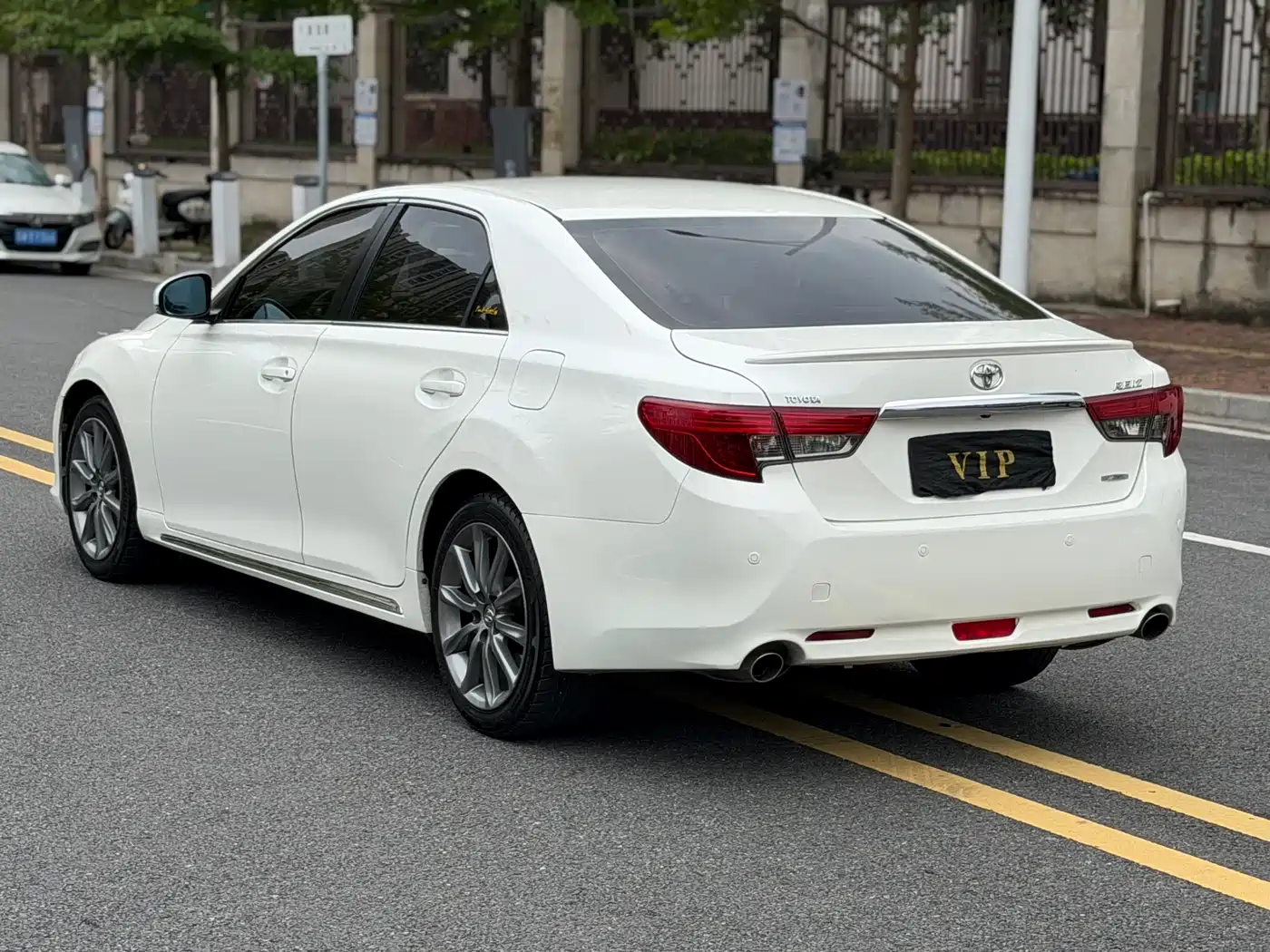 Toyota Reiz 2013 2.5V Premium Edition фото 8