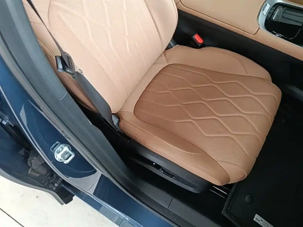 Geely Galaxy Galaxy A7 2025 EM-i 150km Premium Edition фото 25